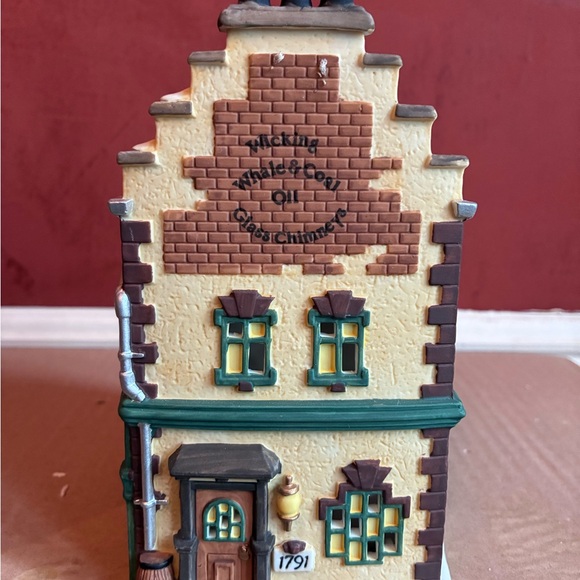 Dept 56 Dickens Village Series “Faversham Lamps & Oils” #5832-7 1995 - Picture 4 of 13